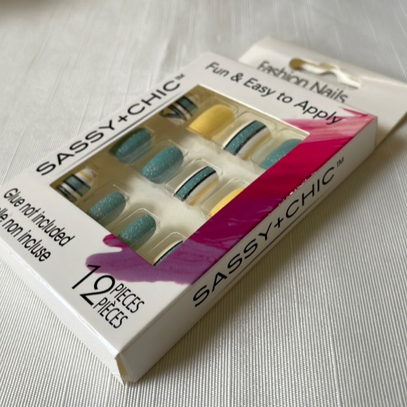 NWT Sassy + Chic blue yellow and fun design Artificial Press On Nails 12 pc set - Picture 6 of 8